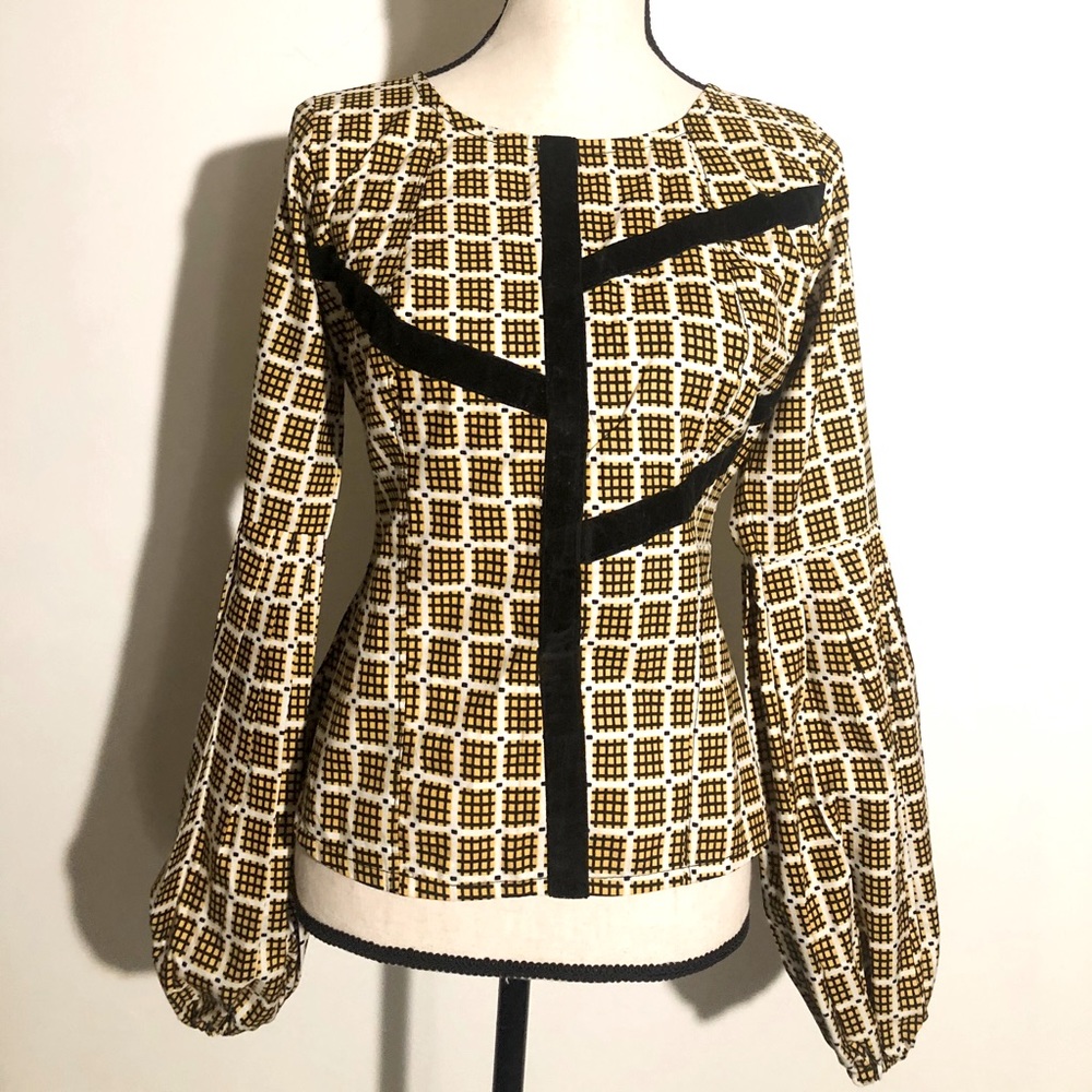 Rare unique Hallero pleated bell sleeve shirt blouse size 12